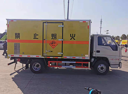 会山镇爆破器材运输车工人安全操作规范与智能技术保障